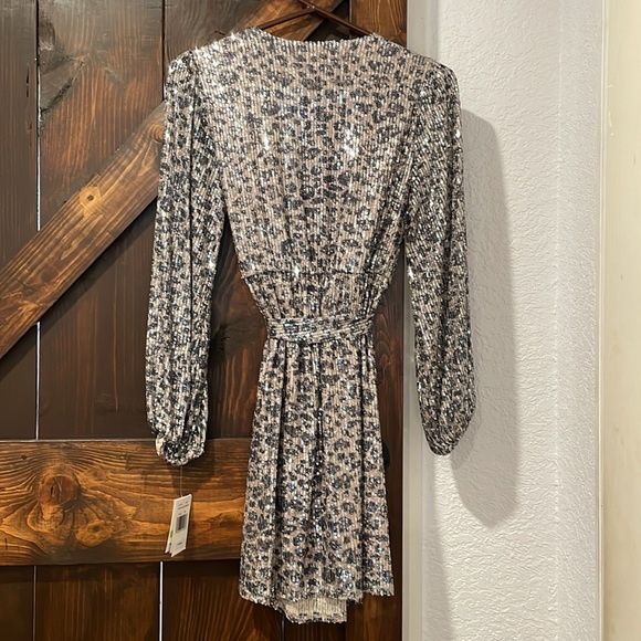 NWT Taylor sequins dress - Picture 2 of 5